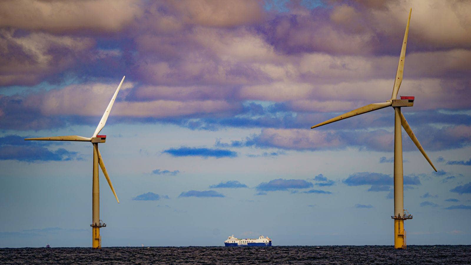 Oil and gas workers offered cash to retrain in major plan for future clean energy workforce