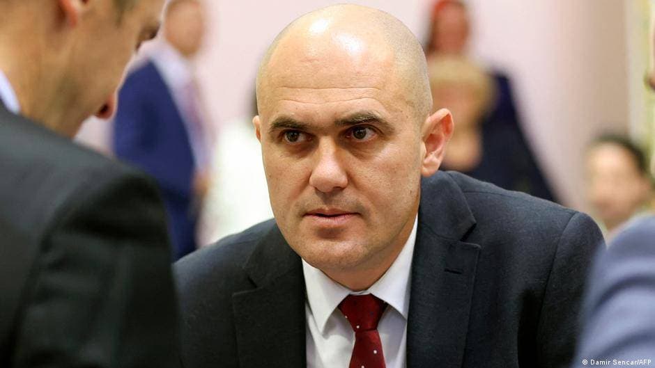 Deputy PM quits over video of him shooting from car