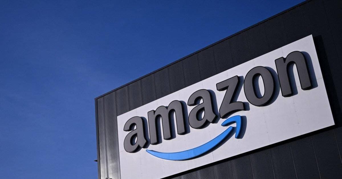 UK Hit with 10% tariff – Prince Harry accused of bullying – Trump tariffs – Stock market tumble | Live UK News Briefing