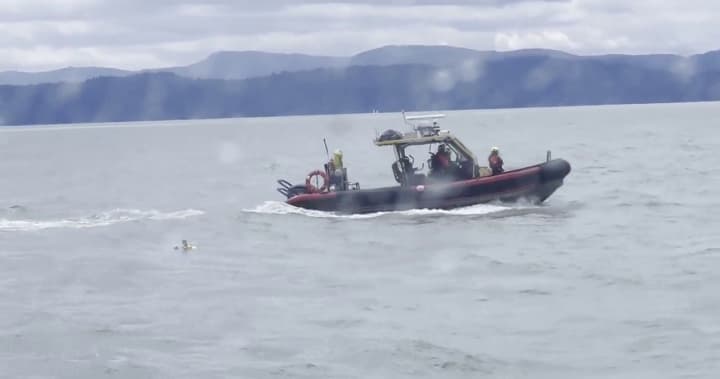 B.C. couple who rescued three from sinking boat urge wearing life-jackets