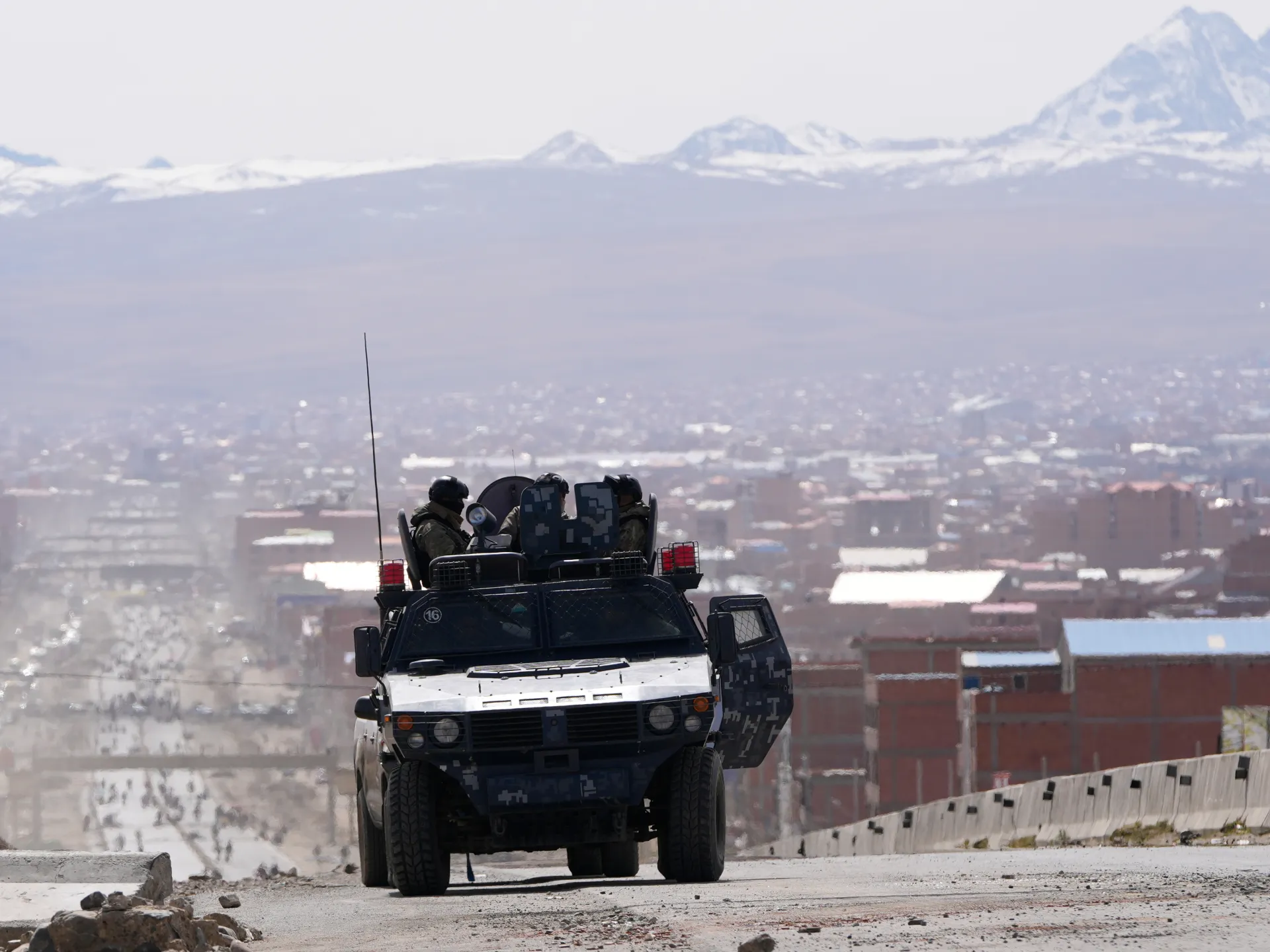 Bolivian authorities report no active blockades following state of emergency