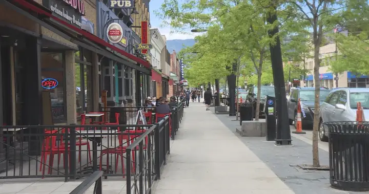 Tourism Kelowna advises visitors not to judge Okanagan on smoky days