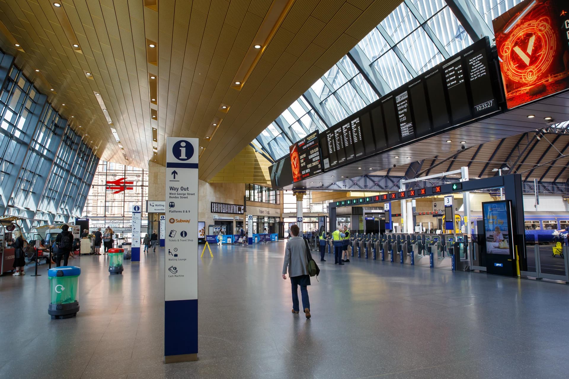 Incident near railway forces closure of Glasgow Queen Street station