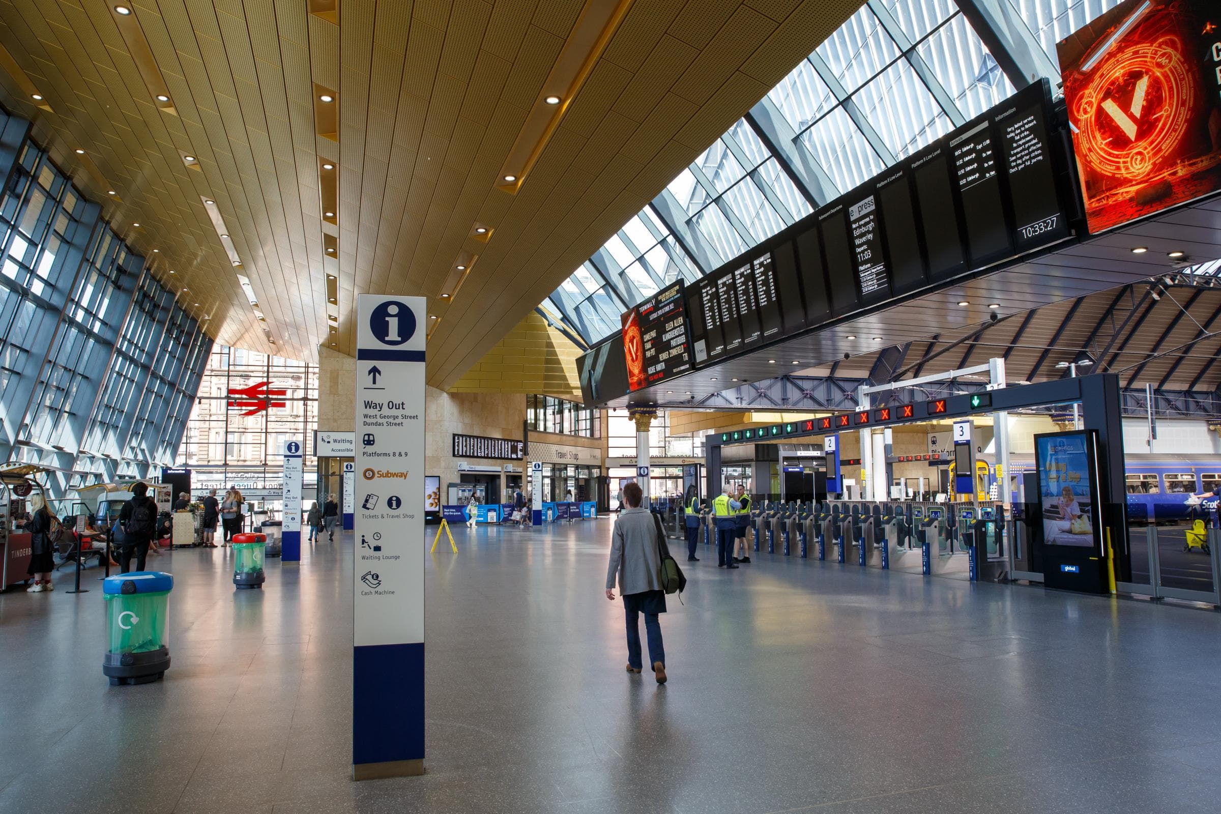 Incident near railway forces closure of Glasgow Queen Street station