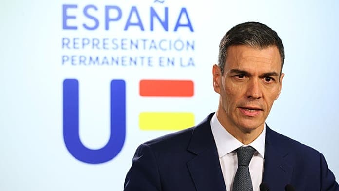 Spain legalises status for 500,000 undocumented migrants, clarifies rights Spain legalises status for 500,000 undocumented migrants, clarifies rights