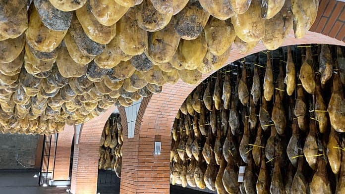 Cinco Jotas expands Iberian ham production with 700 local breeders Cinco Jotas expands Iberian ham production with 700 local breeders