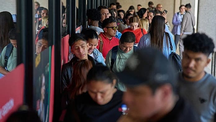 Spain’s immigration staff cancel strike after government deal on pay hike Spain’s immigration staff cancel strike after government deal on pay hike