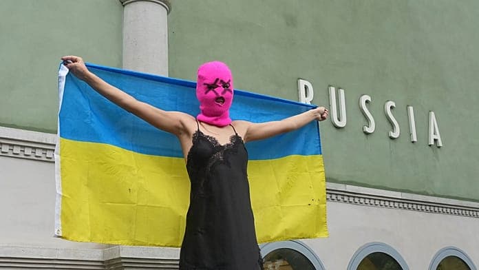 EU criticises reopening of Russian pavilion at Venice Biennale, calls for funding halt EU criticises reopening of Russian pavilion at Venice Biennale, calls for funding halt