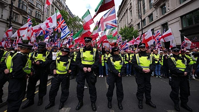 Metropolitan Police deploy 4,000 officers for rival marches in London Metropolitan Police deploy 4,000 officers for rival marches in London