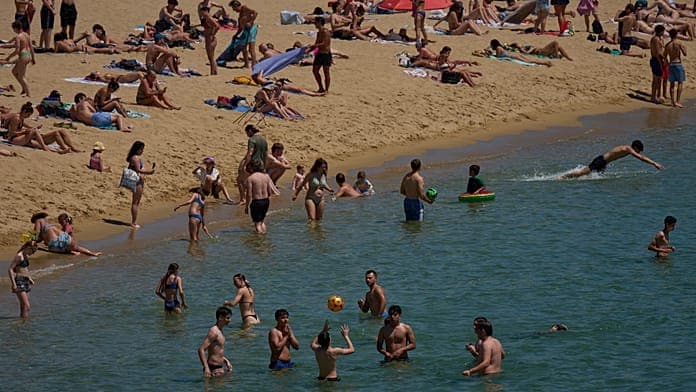 Barcelona records highest temperature in 112 years at 40.5C Barcelona records highest temperature in 112 years at 40.5C