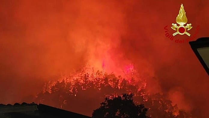Major wildfire breaks out in Alto Garda, evacuations ordered for 200 Major wildfire breaks out in Alto Garda, evacuations ordered for 200