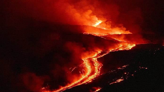 Mount Etna eruption disrupts air traffic in Sicily for sixth consecutive day Mount Etna eruption disrupts air traffic in Sicily for sixth consecutive day