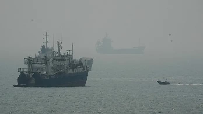 US forces destroy five Iranian oil tankers after missile attacks on ships