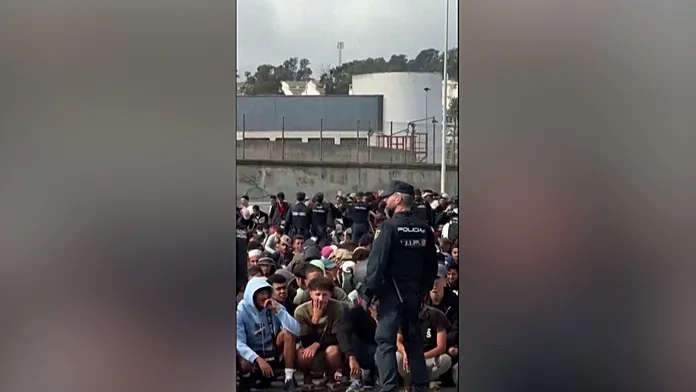 Police transfer migrants from Ceuta beaches to temporary port camp