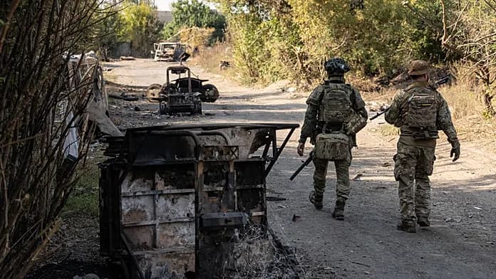Ukrainian soldiers return with weapons, raising EU security concerns