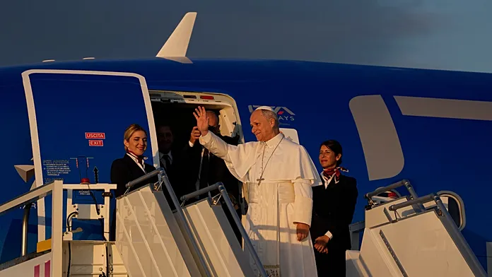 Pope Francis visits Metz as Macron escorts him to the airport Pope Francis visits Metz as Macron escorts him to the airport