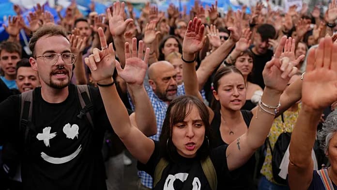 Pedro Sánchez considers calling early elections after housing decree defeat Pedro Sánchez considers calling early elections after housing decree defeat