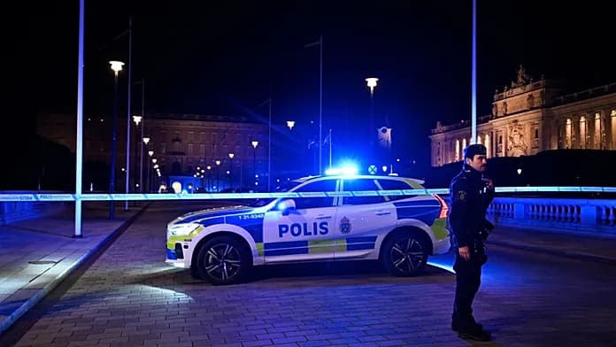 Swedish police shoot and injure armed man near royal palace in Stockholm Swedish police shoot and injure armed man near royal palace in Stockholm