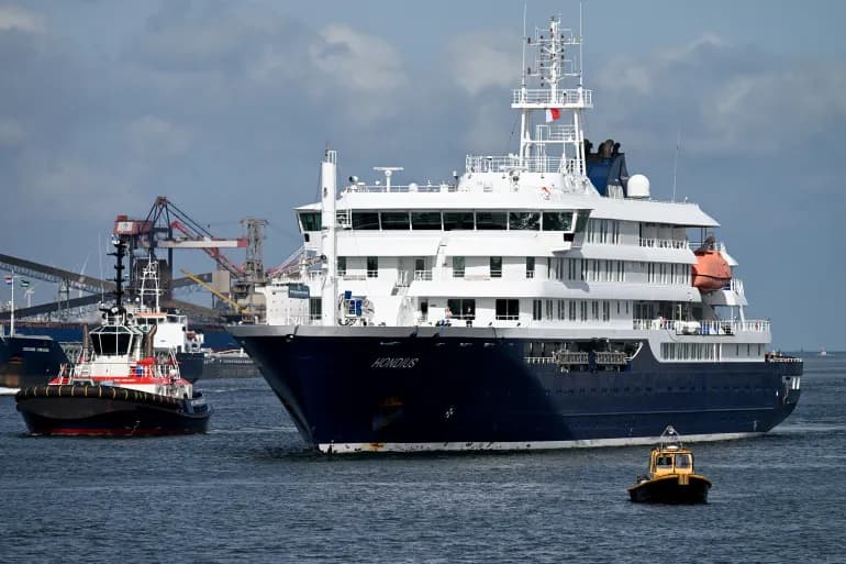Hantavirus-Hit Cruise Ship MV Hondius Docks in Rotterdam for Quarantine