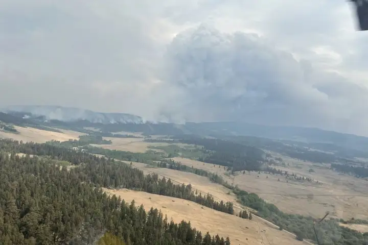 Wildfires near Clinton, B.C. merge, covering nearly 670 square kilometres