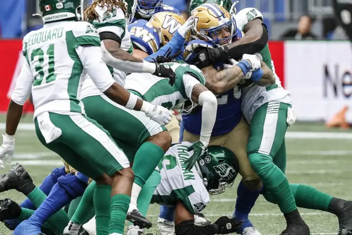 Blue Bombers defeat Roughriders in Banjo Bowl