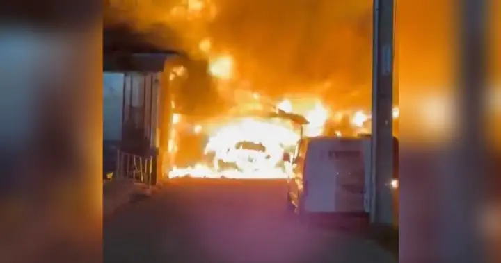 Man dies in Richmond Hill fire that engulfed multiple homes and vehicles