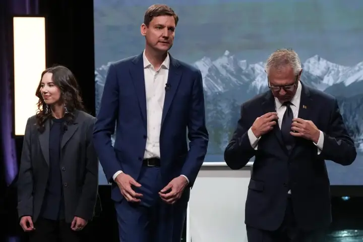 B.C. snap election leaves both main parties unprepared for outcome
