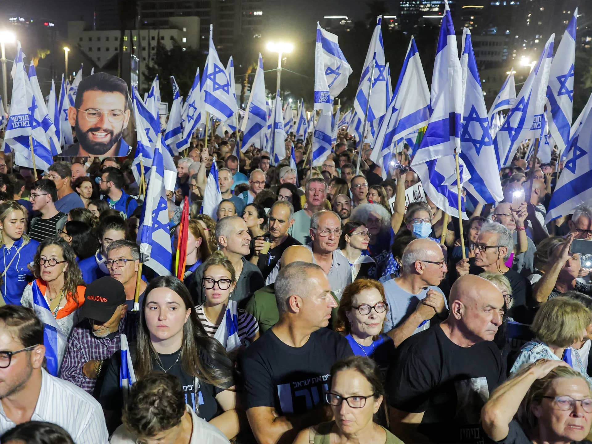 Thousands in Tel Aviv protest against Netanyahu government before election